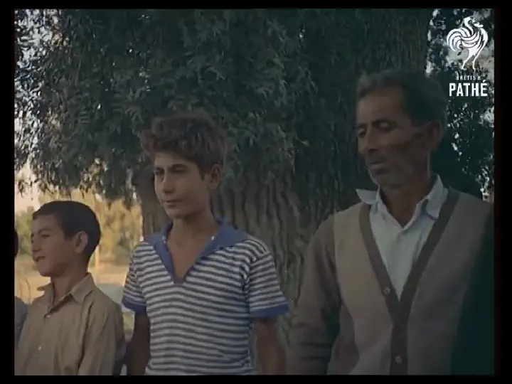 Στο προαύλιο της Αγγελόκτιστης - Πάσχα 1965
