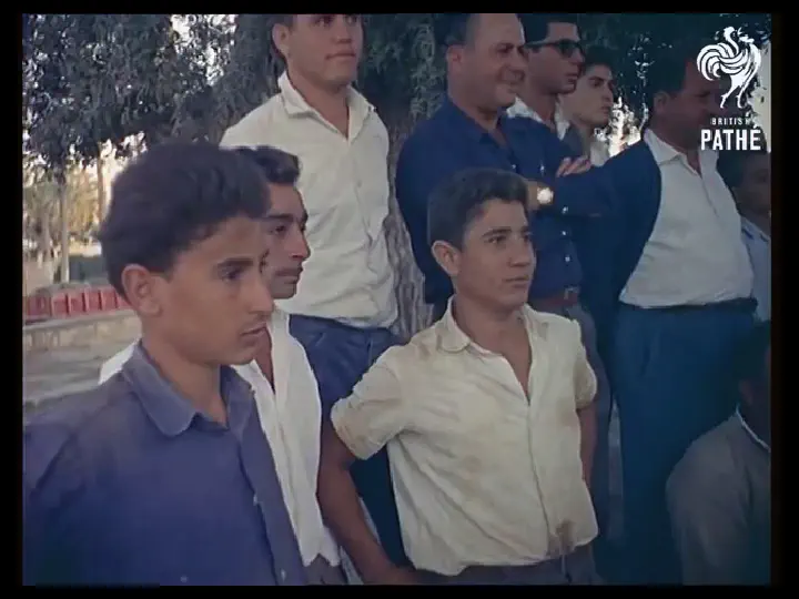 Στο προαύλιο της Αγγελόκτιστης - Πάσχα 1965