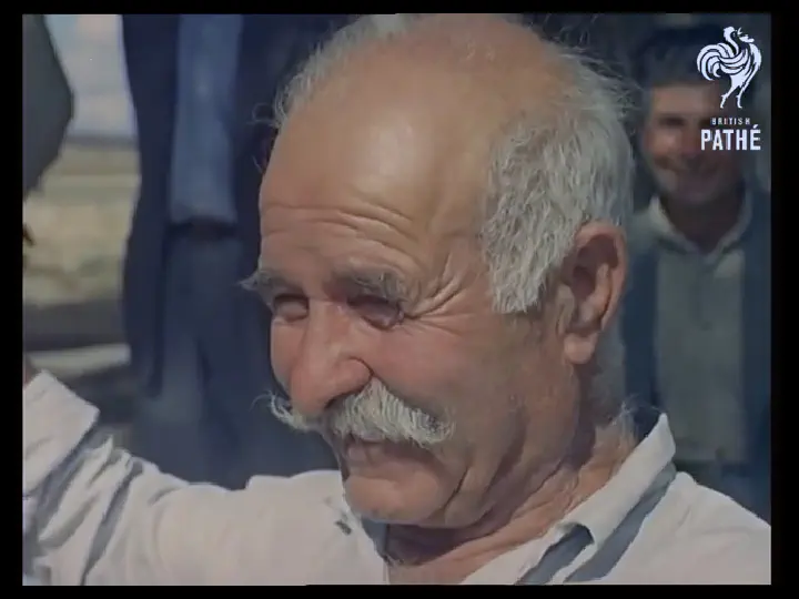 Στο προαύλιο της Αγγελόκτιστης - Πάσχα 1965