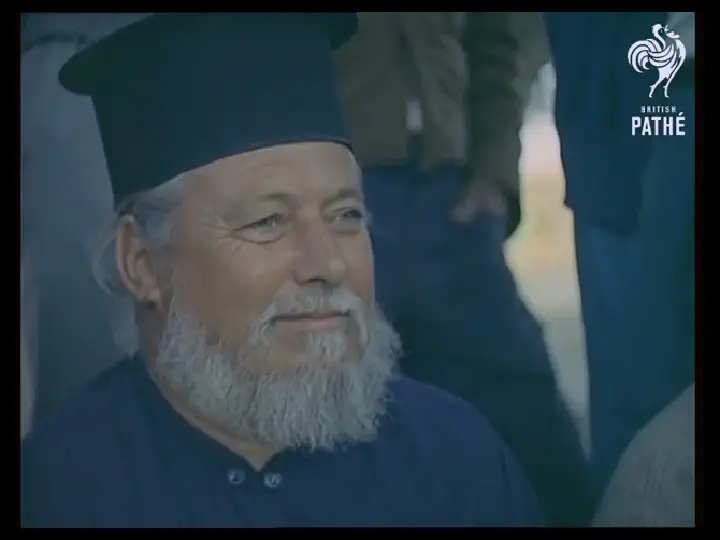 Στο προαύλιο της Αγγελόκτιστης - Πάσχα 1965