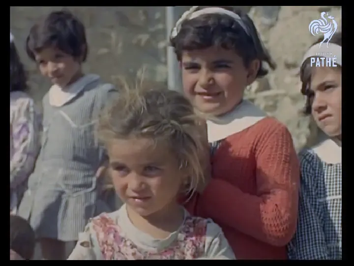 Στο προαύλιο της Αγγελόκτιστης - Πάσχα 1965